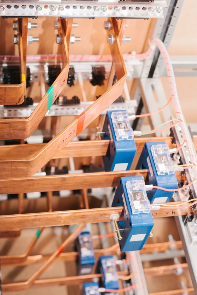 painel de baixa tensão, barramento de cobre, transformadores de corrente, TC, painel elétrico industrial, distribuição elétrica, infraestrutura HighTech, engenharia elétrica